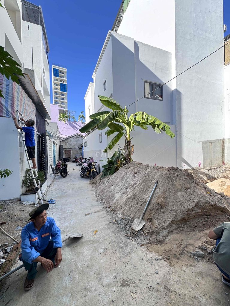 Bán đất cách Biển chỉ 150m, P. Bắc Nha Trang. Gần Hòn Chồng Giá: 3,9ty - Ảnh 2