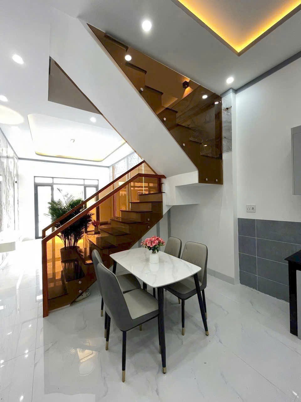 NHÀ LẦU SỔ HỒNG RIÊNG CHỈ 600TR NHẬN NHÀ