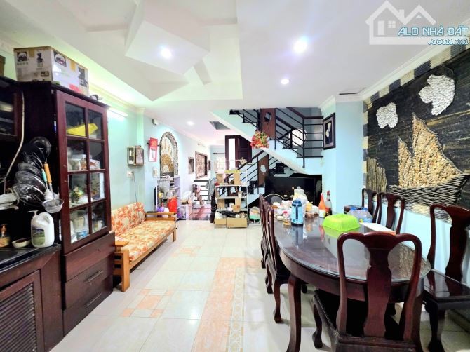90m² - Ngang 4.5m- 5 Tầng - Hẻm Xe Hơi 8m thông- 1 sẹc ngắn đường Lê Đức Thọ - Ảnh 3