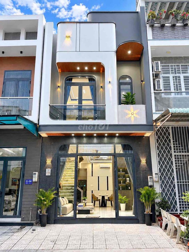 Chính Chủ - bán nhà phố Luxury khu Văn Hoá Tây Đô - Full nội thất
