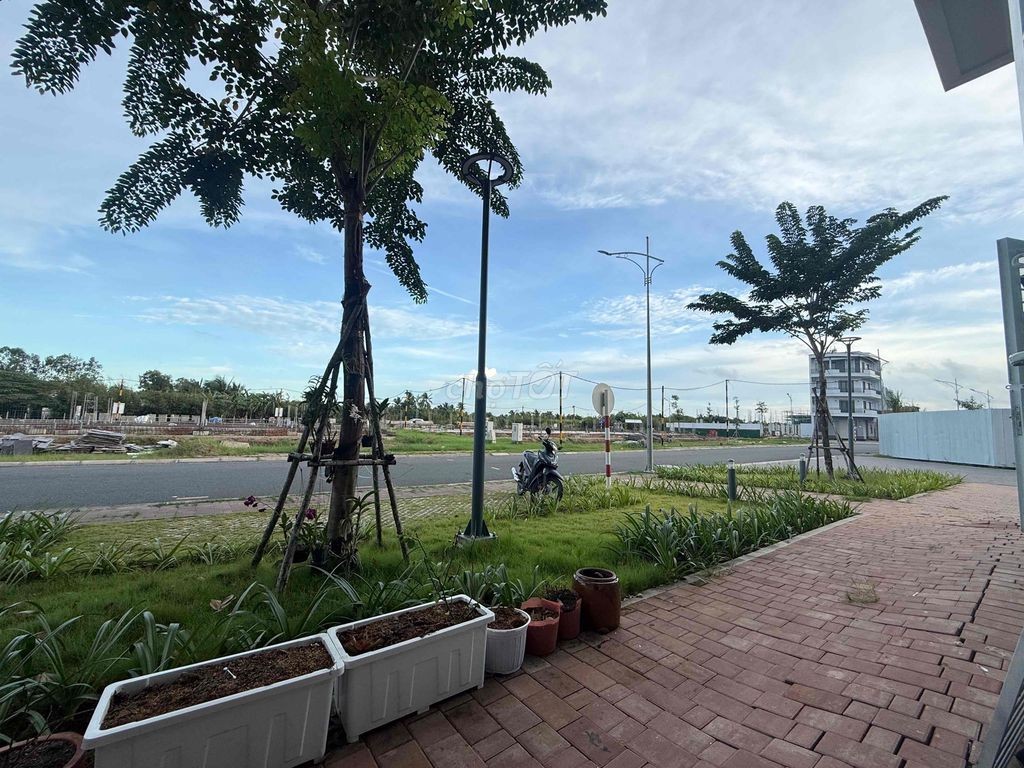 Bán căn hộ tầng trệt block G chung cư Nam Long II