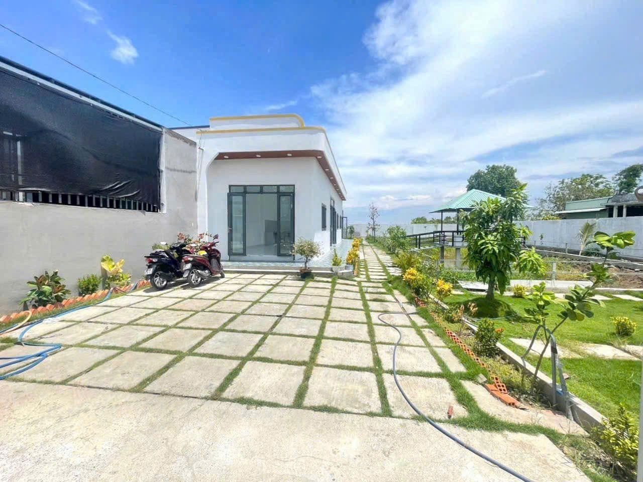 XUẤT HIỆN CĂN NHÀ CẤP 4 SÂN VƯỜN 1TỶ750 GIÁP PHƯỜNG BỬU LONG BIÊN HÒA. NGAY ĐẦU CẦU TÂN TRIỀU - Ảnh 2
