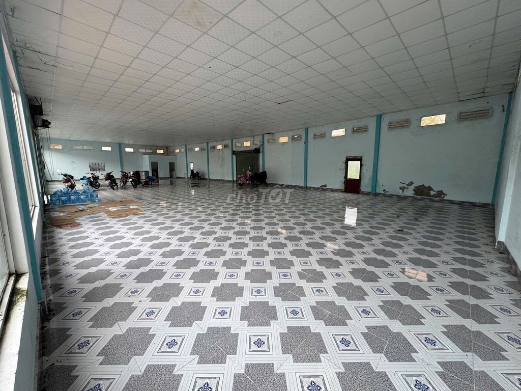 ô thuê 46,6m2 gồm 7 ô liền kề