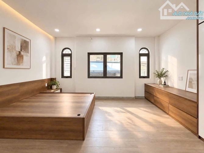 NHÀ PHỐ LUXURY HIỆN ĐẠI NẰM NGAY KHU TRUNG TÂM Q3 - ĐƯỜNG TRẦN QUANG DIỆU CHỈ 5,35TỶ/75M2
