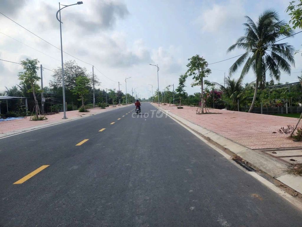 ĐẤT THỔ CƯ MẶT TIỀN ĐƯỜNG D1 LONG HỒ, XÃ LONG HỒ TỈNH VĨNH LONG