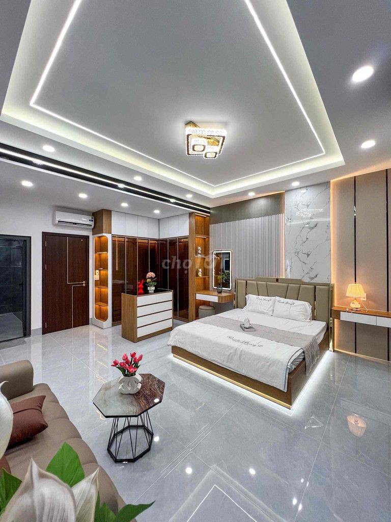 Nhà có thang máy cao cấp , 1 trệt 3 lầu , góc 2 mặt tiền - Ảnh 2