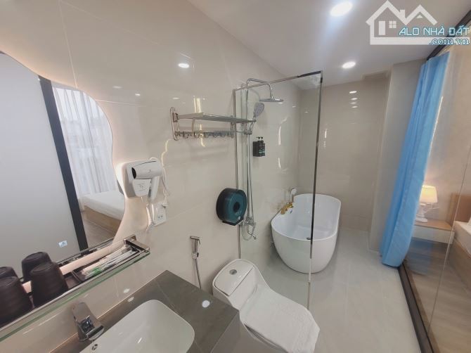 HOT! KHÁCH SẠN KHU SÂN BAY 26 PHÒNG – HĐT 200TR/THÁNG – GIÁ 42 TỶ-DÒNG TIỀN ~6%/NĂM