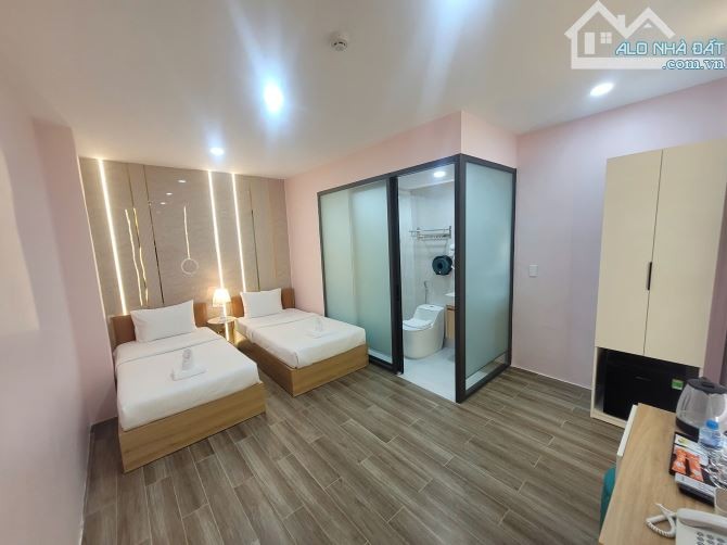 HOT! KHÁCH SẠN KHU SÂN BAY 26 PHÒNG – HĐT 200TR/THÁNG – GIÁ 42 TỶ-DÒNG TIỀN ~6%/NĂM