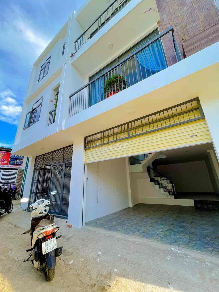 Chính chủ cần bán nhà phố ĐL
