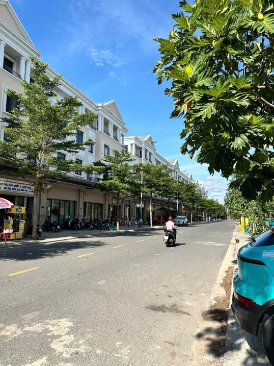 Bán căn shophouse Vincom Đông Hà, đường Trương Công Kỉnh giá cực nét chỉ 3,2 tỷ