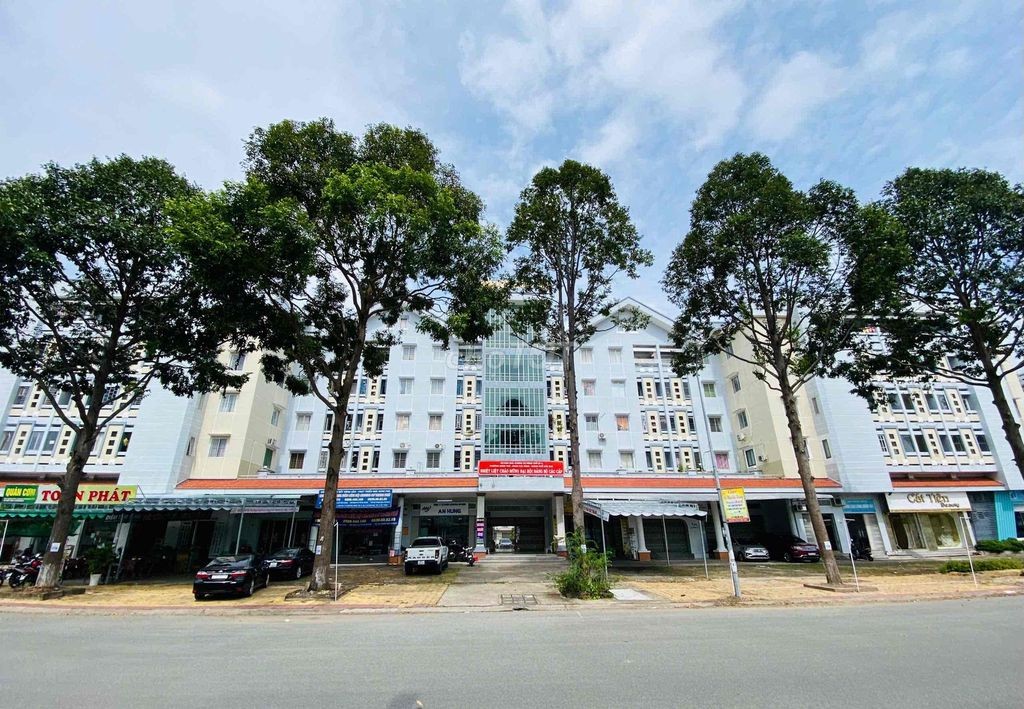 BÁN CĂN HỘ CHUNG CƯ HƯNG PHÚ 2 PHÒNG NGỦ NỘI THẤT GỖ CAO CẤP