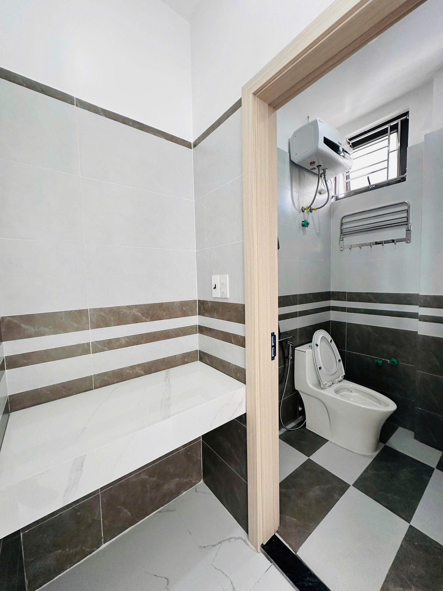 🔥 NHÀ 5 TẦNG THANG MÁY – VỪA Ở VỪA KINH DOANH – GARA Ô TÔ – GẦN VINHOMES HỒNG BÀNG