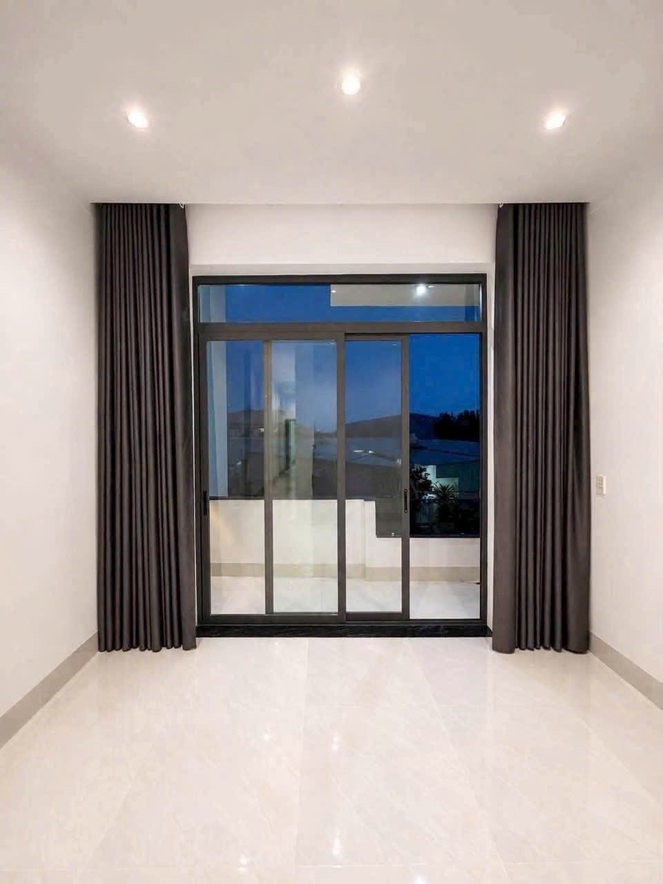 Bán nhà sổ riêng thổ cư hoàn công 1 lầu 1 trệt phường Tân Hiệp - Ảnh 3