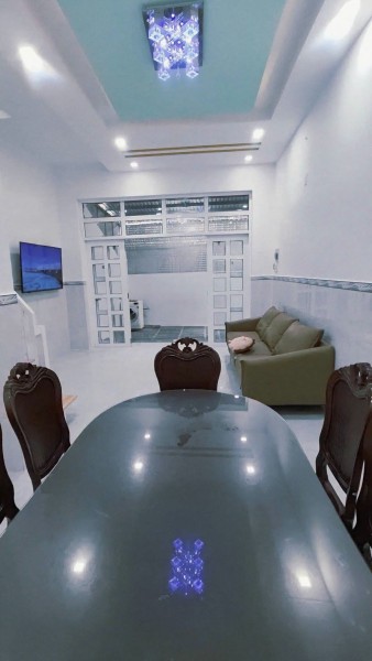 Hạ giá bán nhanh cho anh chị nhà phố Trung Tâm Nha Trang gần chợ Xóm Mới - Chợ Lạc Long Quân . Đi bộ ra biển chỉ 10p .