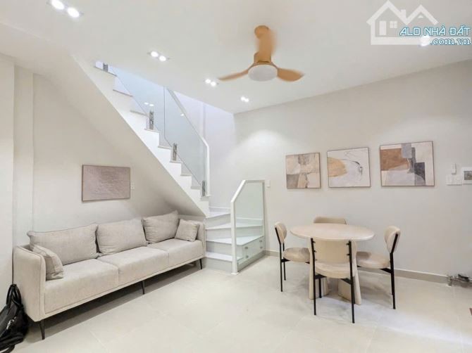 Hẻm Điện Biên Phủ, Quận 3, DT 3.5x7m, 3 tầng, 2PN, Mới, Full nội thất, Ở liền, 4.95 tỷ