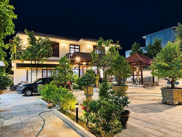 HOT! Bán căn Biệt thự siêu VIP Phường Trương Quang Trọng, gần cầu Thạch Bích, gần Sông Trà Quảng Ngãi.