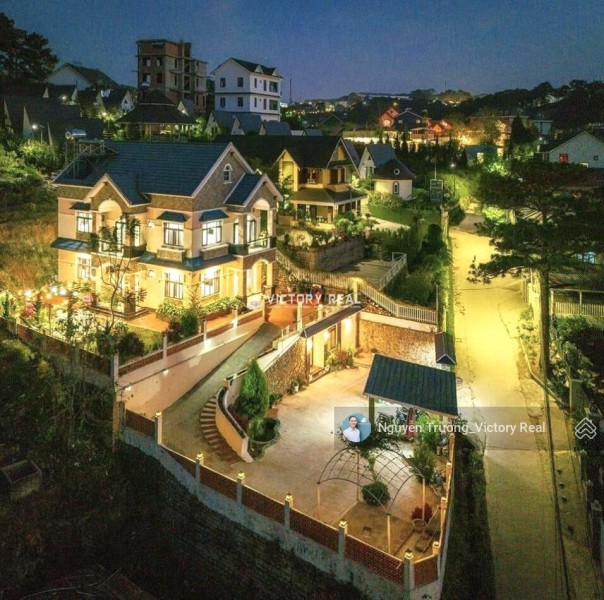 Ngôi Biệt Thự Sân Vườn 760m2 tuyệt đẹp này vừa mới được rao bán!