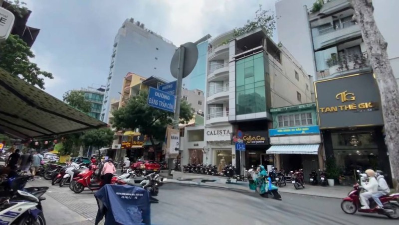NHÀ ĐẶNG TRẦN CÔN Q1 – DT 20M² (NGANG 4M NỞ HẬU) – GIÁ 5.6 TỶ.