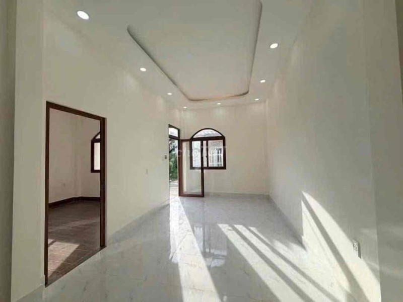 NHÀ ĐẸP HẺM VF3 VI VU, GẦN CẦU NGANG NĂM KỶ P3 VĨNH LONG