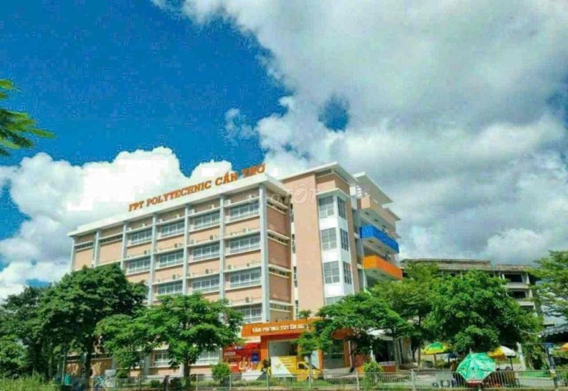 Nhà lầu rộng rãi sổ hồng giá tốt Đông Nam kdc Hoàng Quân- gần CĐ FPT