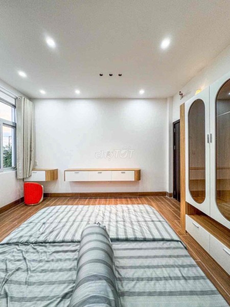 Nhà lầu xây mới Full nội thất - Lộ ô tô 8m - Hẻm 122 Nguyễn Thông