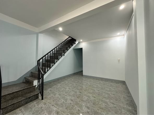 NHÀ MÊ LỬNG MẶT TIỀN KINH DOANH LÊ HỮU TRÁC GẦN NGÃ TƯ HÙNG VƯƠNG SẦM UẤT.
