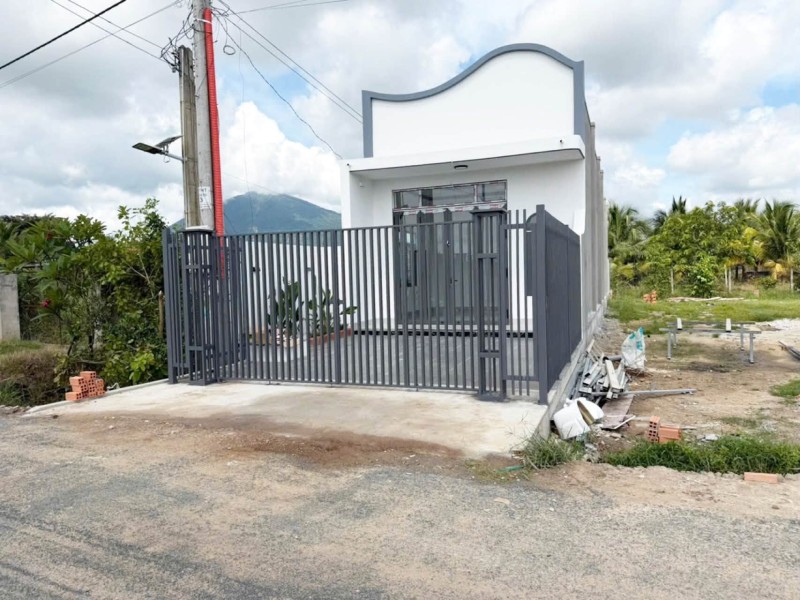 ☘️Nhà Mới 100% Nằm Ngay mặt tiền Nhựa 20/20  Cách Trung Tâm Hành Chính xã Dương Minh Châu 800m