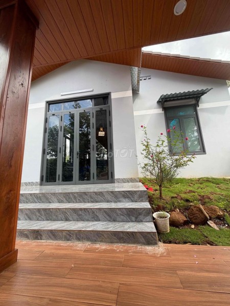 Nhà mới xây chủ để lại toàn bộ nội thất