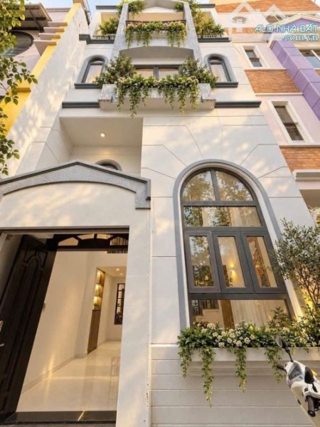 NHÀ PHỐ LUXURY HIỆN ĐẠI NẰM NGAY KHU TRUNG TÂM Q3 - ĐƯỜNG TRẦN QUANG DIỆU CHỈ 5,35TỶ/75M2