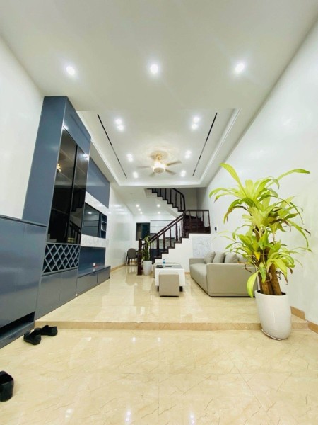 Nhỉnh 5 tỷ 4 Tầng 100m trung tâm Hòn Gai, Ô tô đỗ ngày đêm