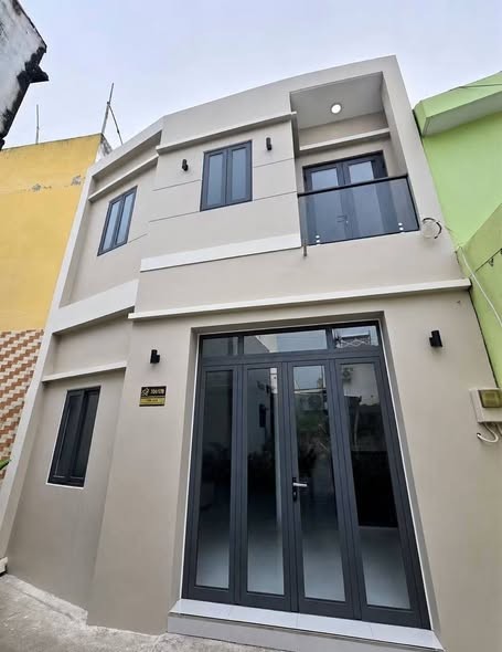 Tên Lửa nổi tiếng là Khu Tiểu HồngKông của SG, đầy đủ tiện nghi ăn chơi nhảy múa