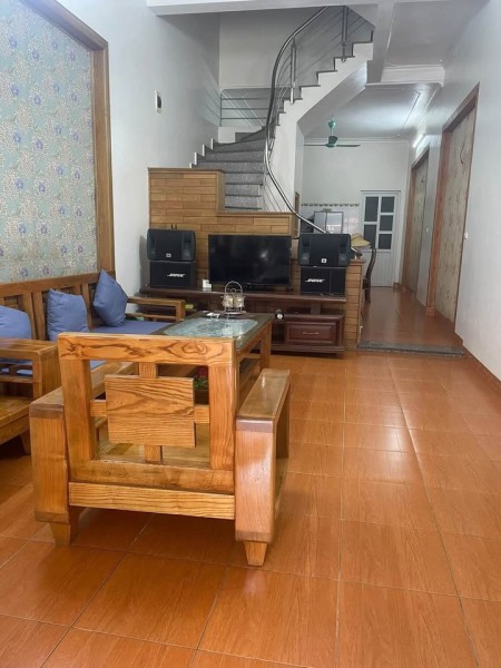 Trung tâm Hồng Gai nhà 4 tầng giá chưa đến 6 tỉ, ô tô đỗ cửa, kinh doanh đỉnh
