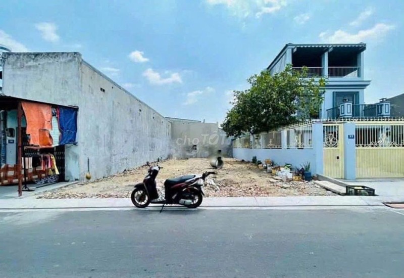 VỢ CHỒNG LY HÔN NÊN ĐỂ LẠI LÔ ĐẤT 200M2/180TRIEU